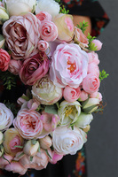 Romance Roses, wianek na drzwi z kolibrem