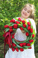 wiosenny wianek z tulipanów