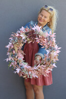 Cristina Boho, duży wianek z kwiatów i sztucznego suszu