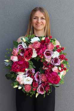 Caryca Delicja, różowy wianek na drzwi, śr.50cm