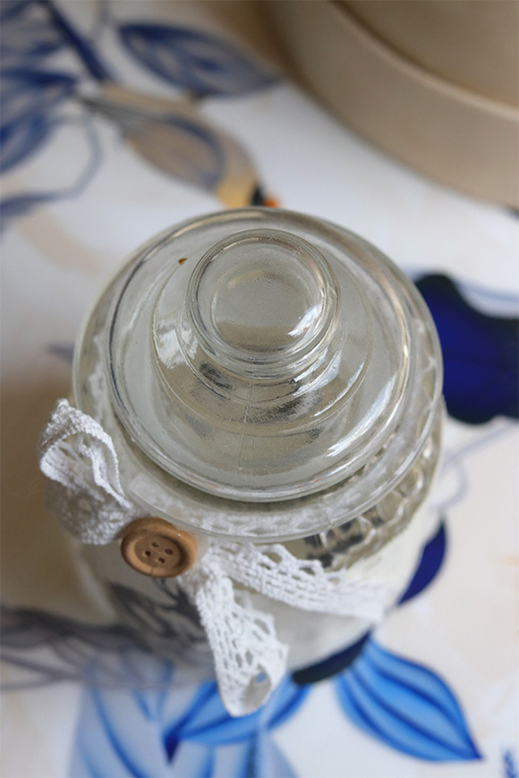 Cottage Glass Bunny szklany pojemnik z pokrywką