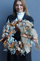 Na Narty, zimowy wianek z drewnianymi elementami, śr.43cm