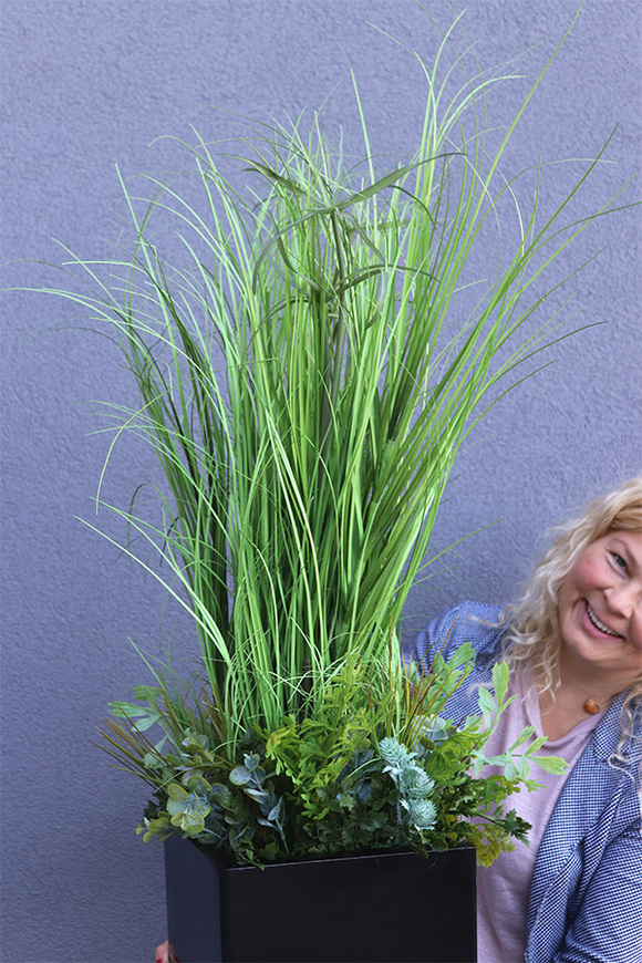 Fiberglass Black Mines, sztuczna trawa w czarnej donicy, wys.96cm