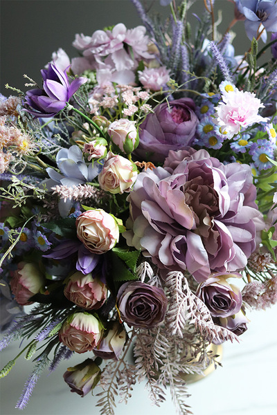 Violet Ambiente, kompozycja kwiatowa w naczyniu