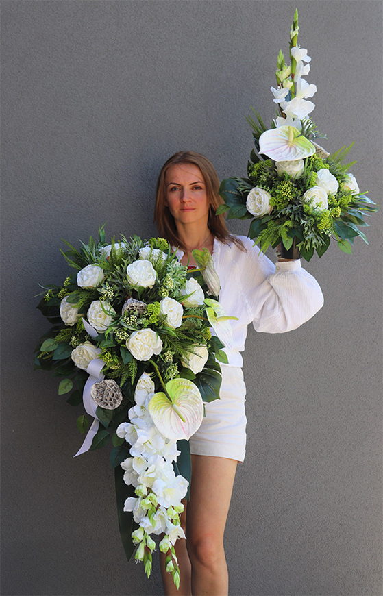 White Fluena, bukiet nagrobny we wkładzie