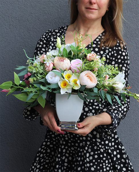 Abella Spring, kompozycja kwiatowa w donicy glamour, wym.40cm