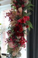 La Guel Blue, dekoracja kwiatowa w srebrnym naczyniu