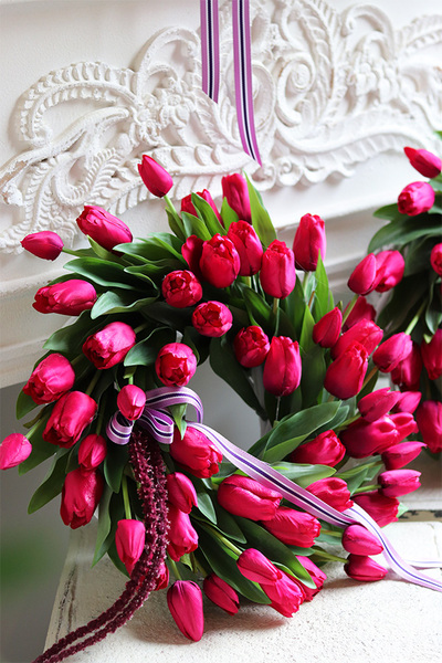 Witaj Wiosno Magenta, wiosenny wianek z tulipanów	