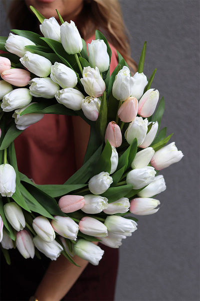 bardzo elegancki wianek z tulipanów, Witaj Wiosno Rich