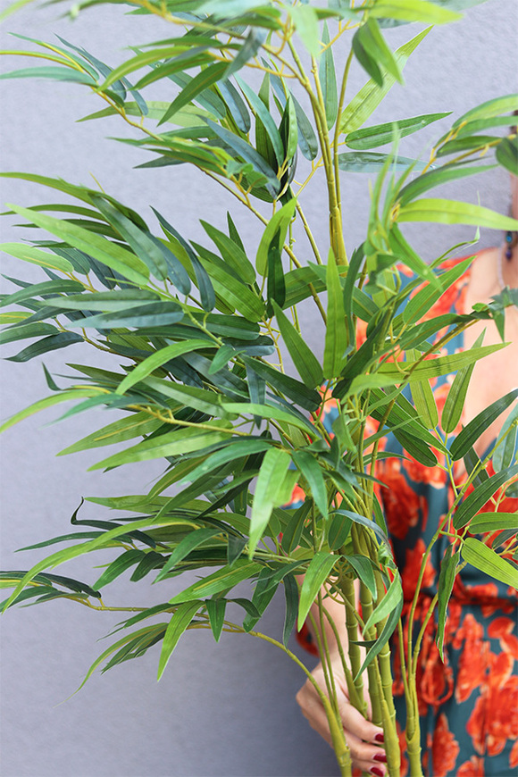 Bambus, sztuczne drzewko w osłonce donicy