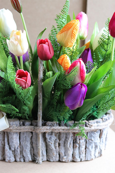 Tulipanova, wiosenna dekoracja kwiatowa w skrzynce