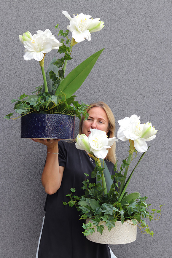 Amarylis Biel, wysokiej jakości sztuczna roślina w granatowej donicy, wys.70cm