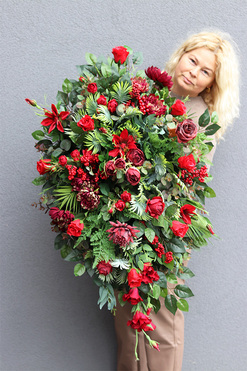 Red Rosana, wiązanka nagrobna z czerwonymi różami, dł.100cm 