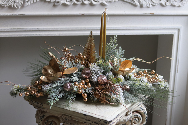 Gold Forest, świąteczny stroik ze świecami na tacce	