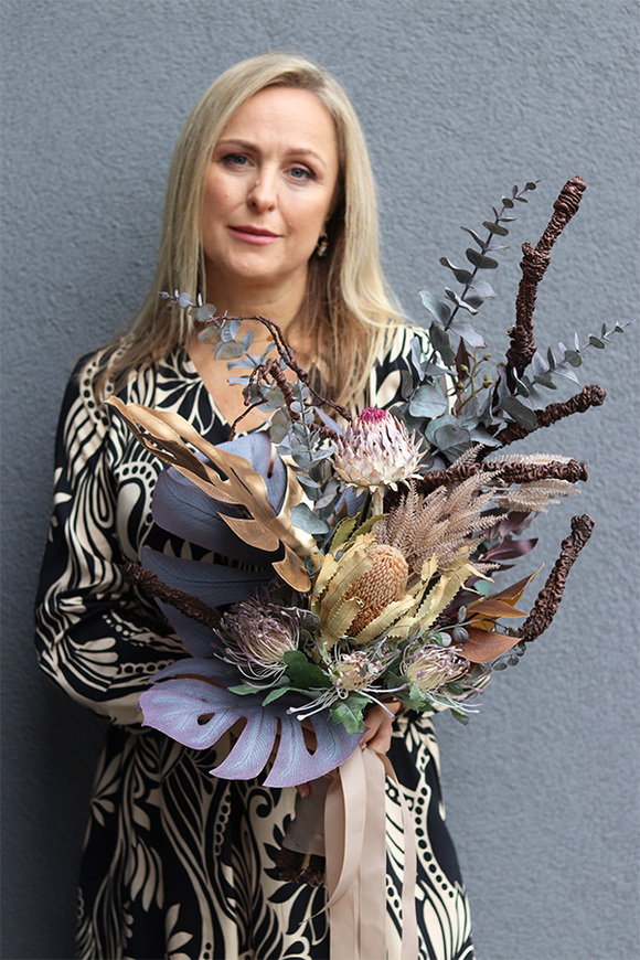 Neruta Mortario, duży nowoczesny bukiet nagrobny