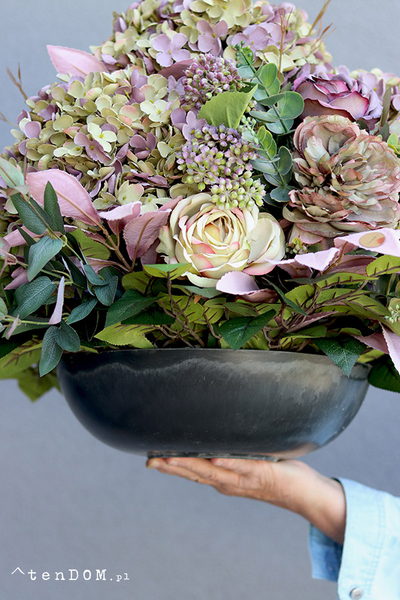 Mortario Hydrangea, kompozycja nagrobna w misie