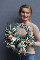 Tosia, asymetryczny jesienny wianek z dyniami