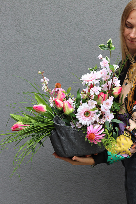 Różowy Ogród, kompozycja nagrobna w misie Volcan