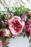 Rosa Aria, piękny kwiatowy wianek na drzwi