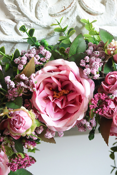 Rosa Aria, piękny kwiatowy wianek na drzwi