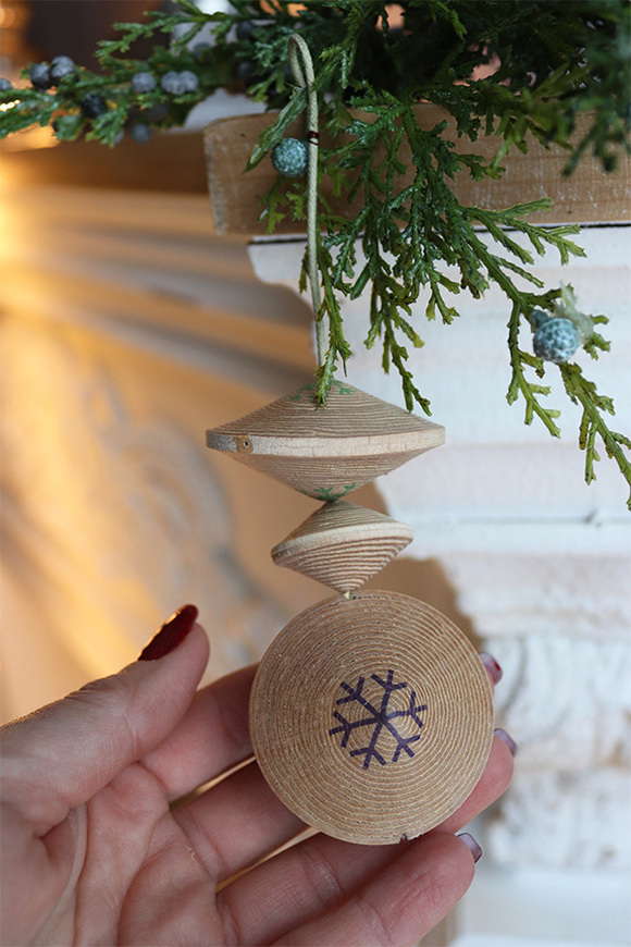 Modern Wood House C, drewniane zawieszki na choinkę ze wzorem