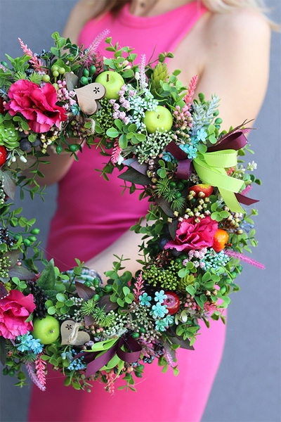 Garden Beauty, dekoracyjny wianek z motylem