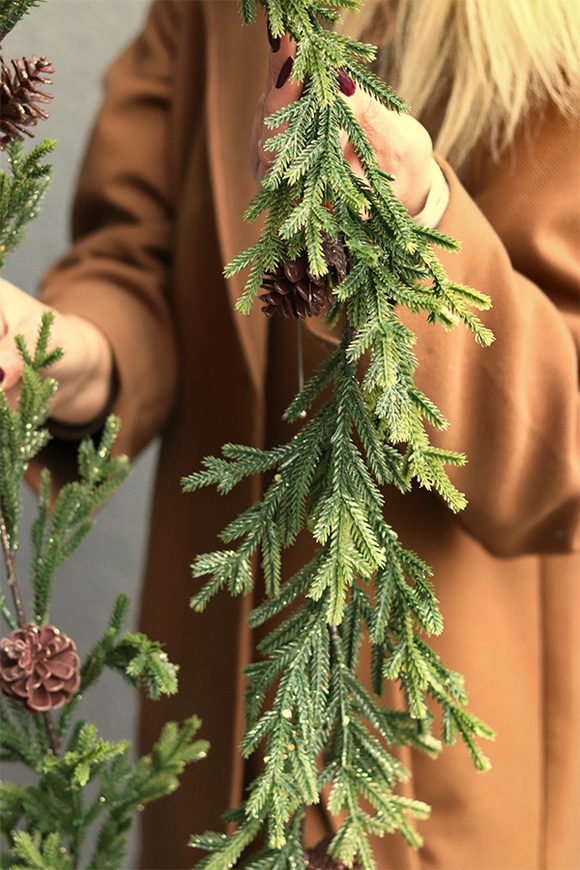 Gerava, girlanda zimowa z szyszkami