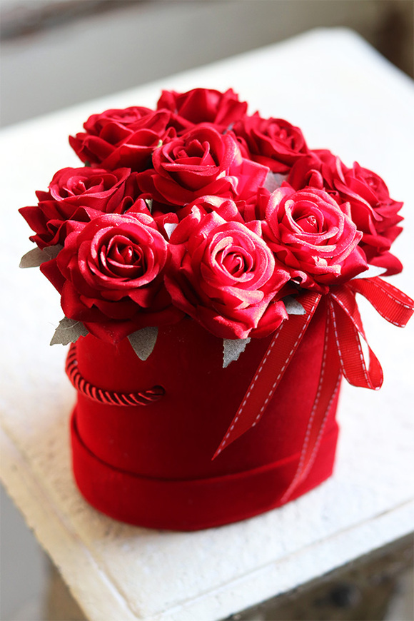 czerwony flowerbox z różami na walentynki, Serce, wym.16x16cm