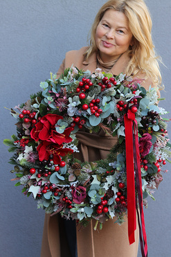 OD RĘKI Scarlett, zimowy wianek z bombkami, śr.65cm 