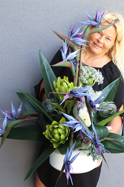 Niebieska Strelicja 2, egzotyczna kompozycja w donicy