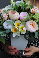 Abella Spring, kompozycja kwiatowa w donicy glamour, wym.40cm