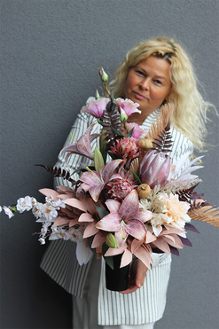 Leuni Beige, jesienny bukiet nagrobny we wkładzie, dł.50cm  