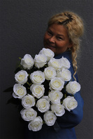 Mozarto, bukiet białych róż do wazonu