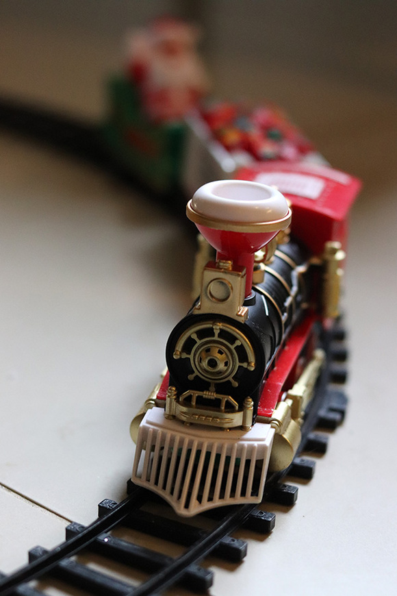 Christmas World, choinka z dekoracją LED i pociągiem