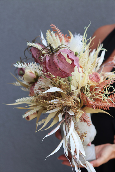 Glorioza Boho, kompozycja w cementowym pucharze