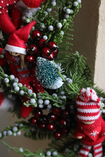 Skrzacia Gwiazdka, asymetryczny świąteczny wianek na drzwi