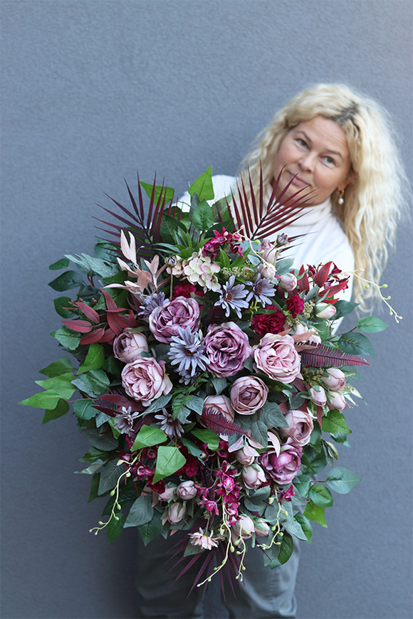 Brigitte Violet, elegancka wiązanka nagrobna