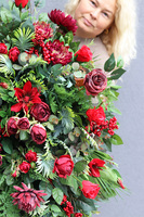 Red Rosana, wiązanka nagrobna z czerwonymi różami