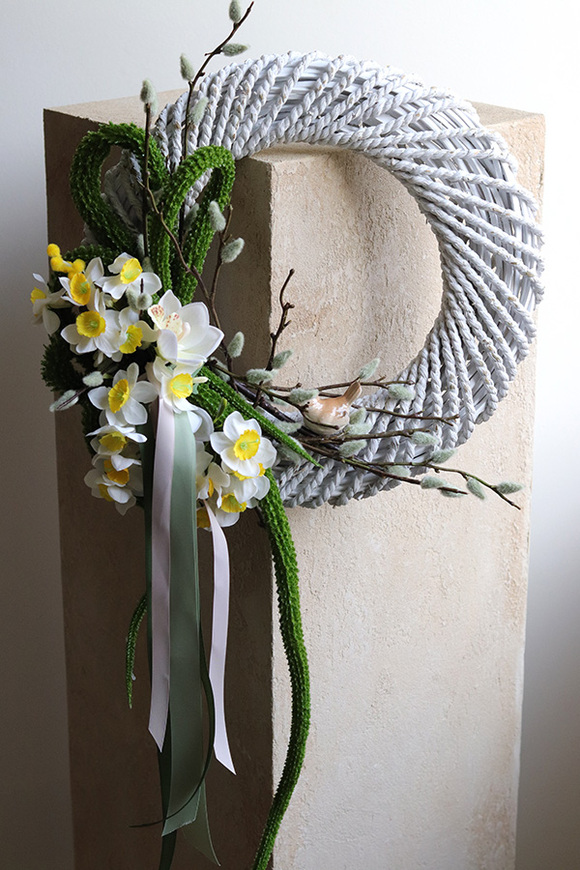 Seritte, asymetryczny wianek wiosenny