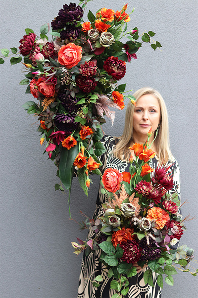 Grandma, kompozycja nagrobna w misie