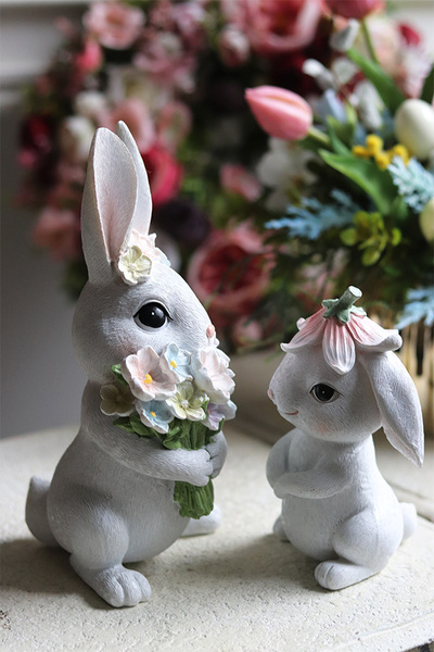 Sweetie Bunny, wielkanocna figurka zajączek z bukietem