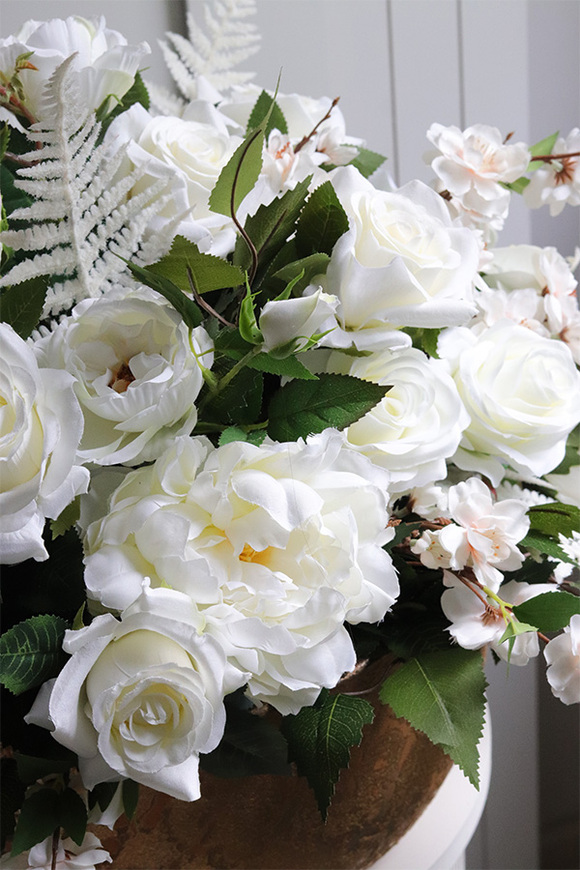 Złota Rezydencja Lorient, kompozycja kwiatowa w złotej misie