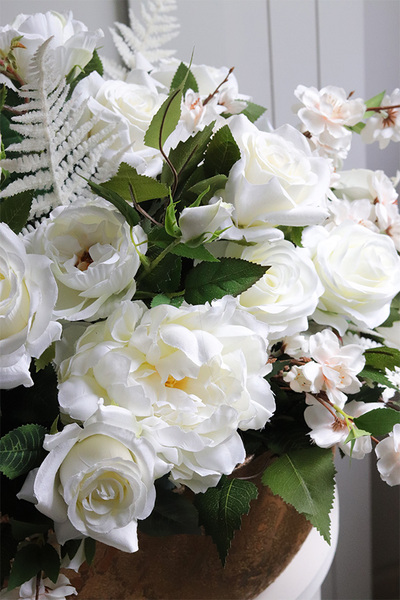 Złota Rezydencja Lorient, kompozycja kwiatowa w złotej misie