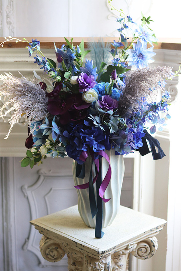 Berinada Blue, sztuczna kompozycja kwiatowa w wazonie, wys.75cm