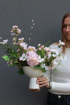 Pink Leori, wiosenna kompozycja w pucharze, wym.50x54cm