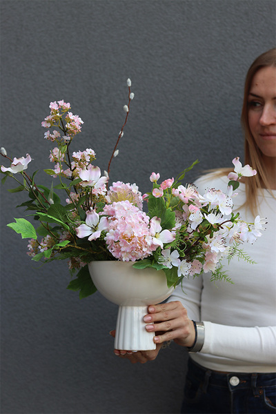 Pink Leori, wiosenna kompozycja w pucharze