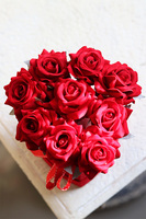 czerwony flowerbox z różami na walentynki, Serce, wym.16x16cm