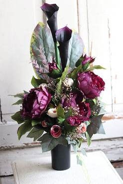 Nedista, fioletowy bukiet nagrobny z kallami, wys.62cm 