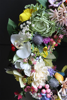 Kwiatowy Miks, wiosenny wianek z motylami