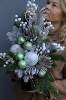 Green Xmas, świąteczny bukiet nagrobny we wkładzie